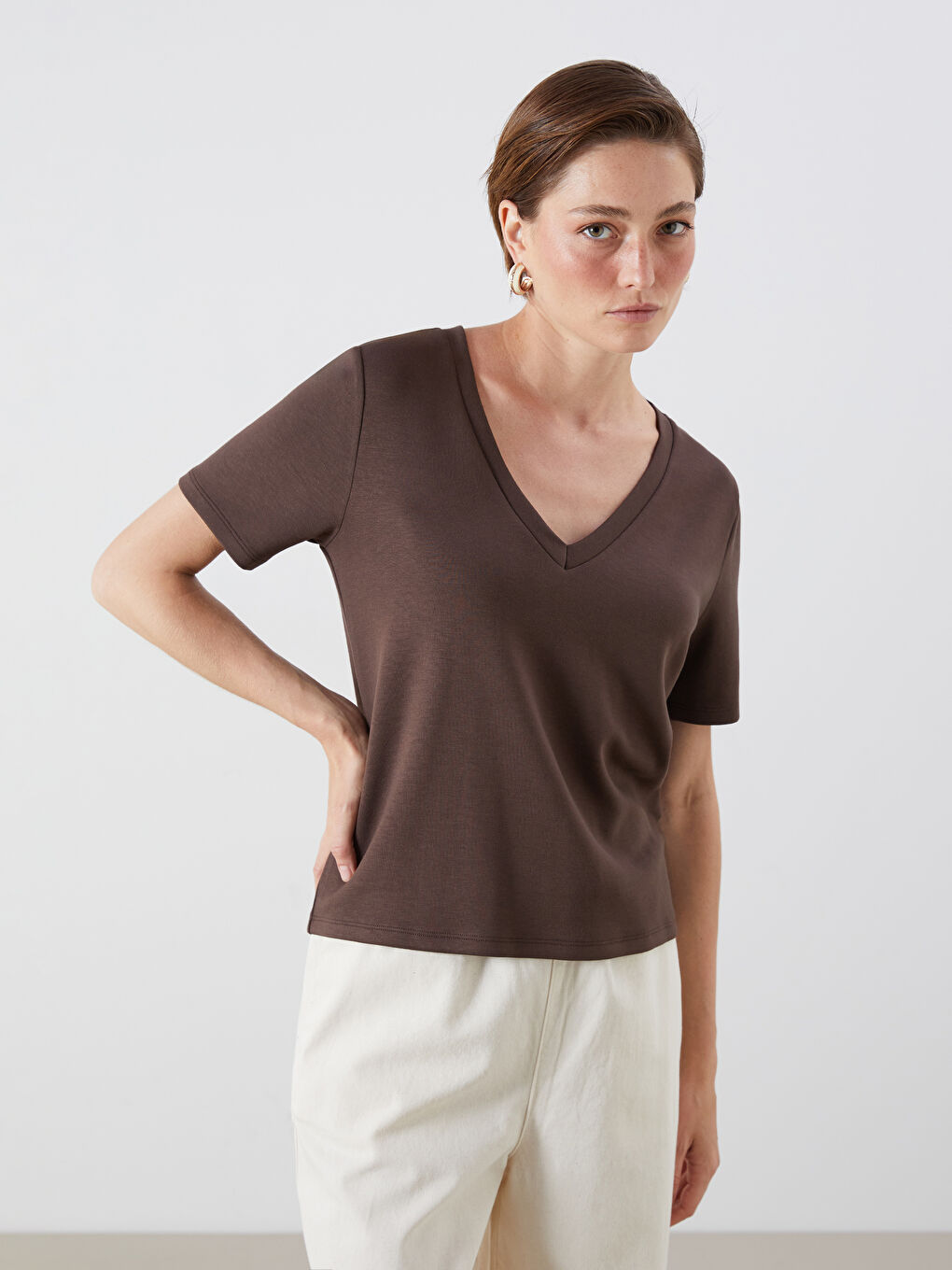 تي شيرت نساء برقبة V