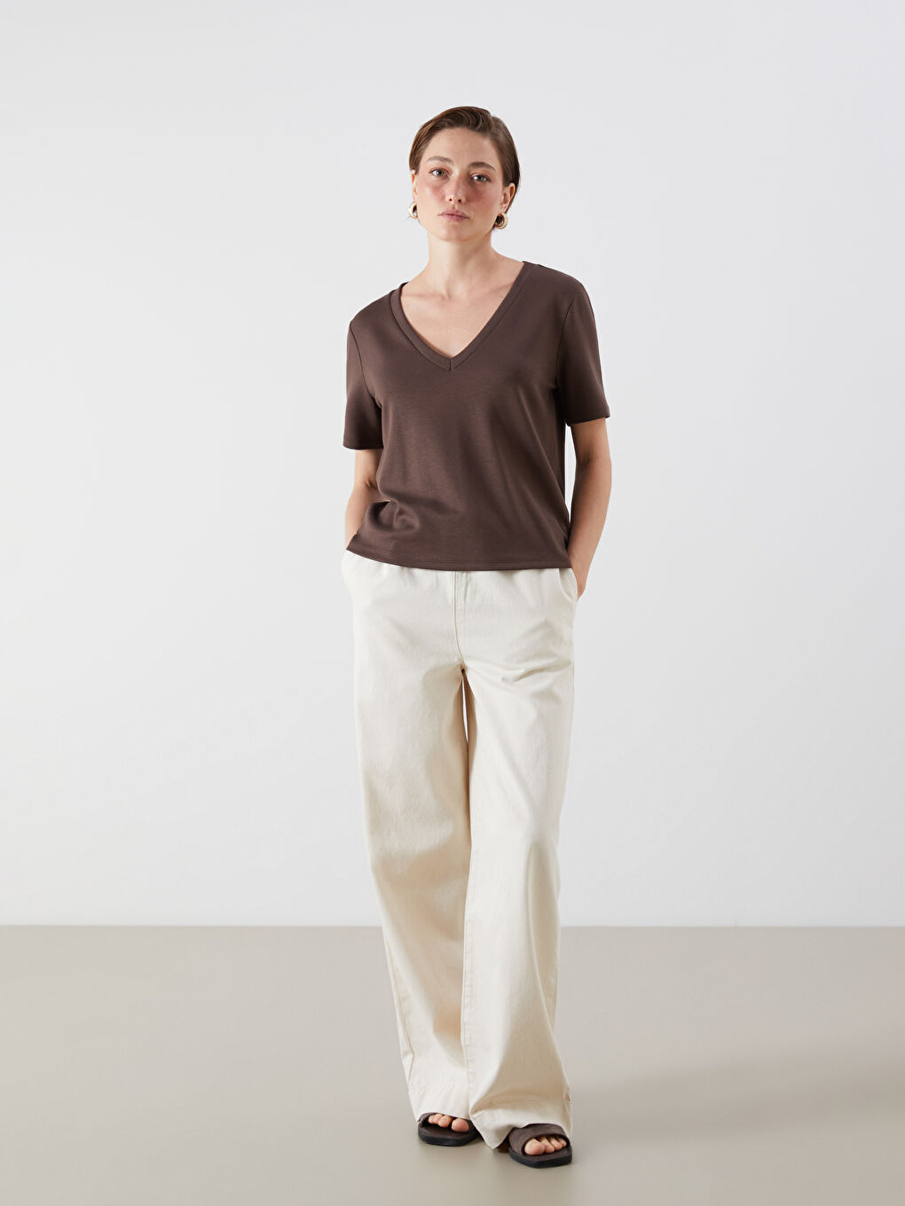 تي شيرت نساء برقبة V-1