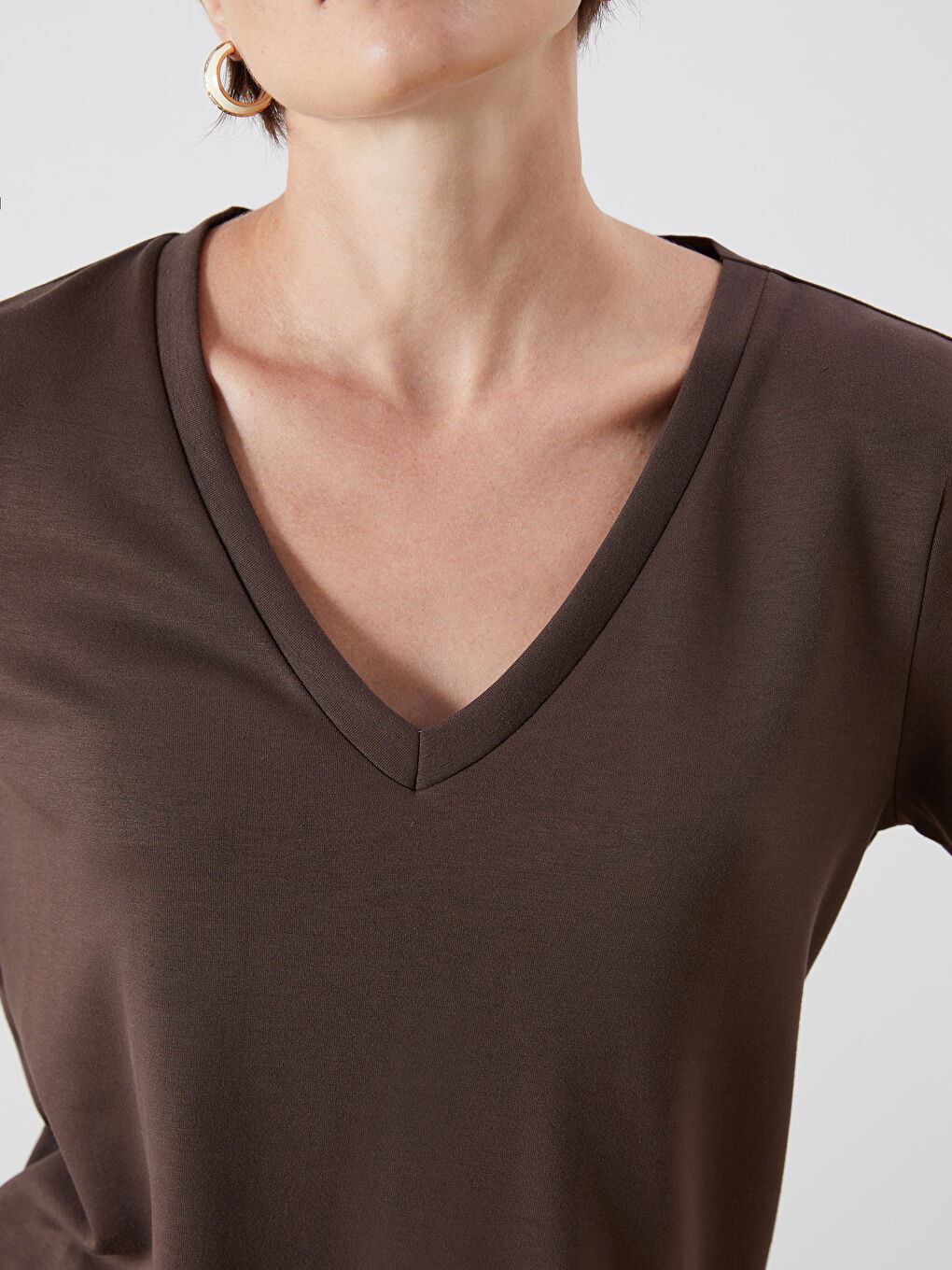 تي شيرت نساء برقبة V-2