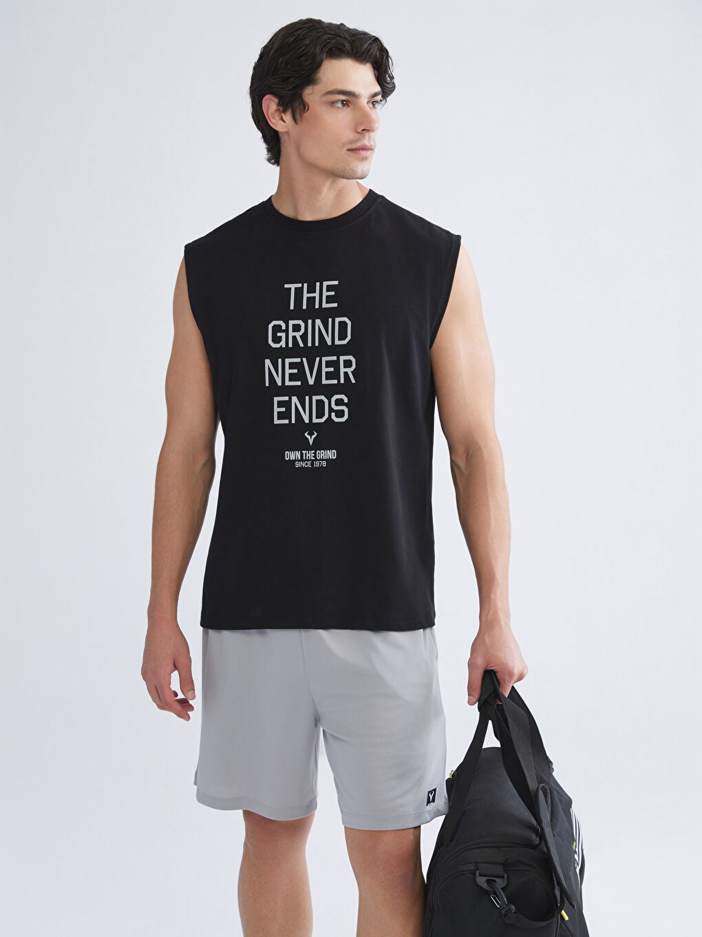 Siyah Bisiklet Yaka Baskılı Erkek Kolsuz Tişört