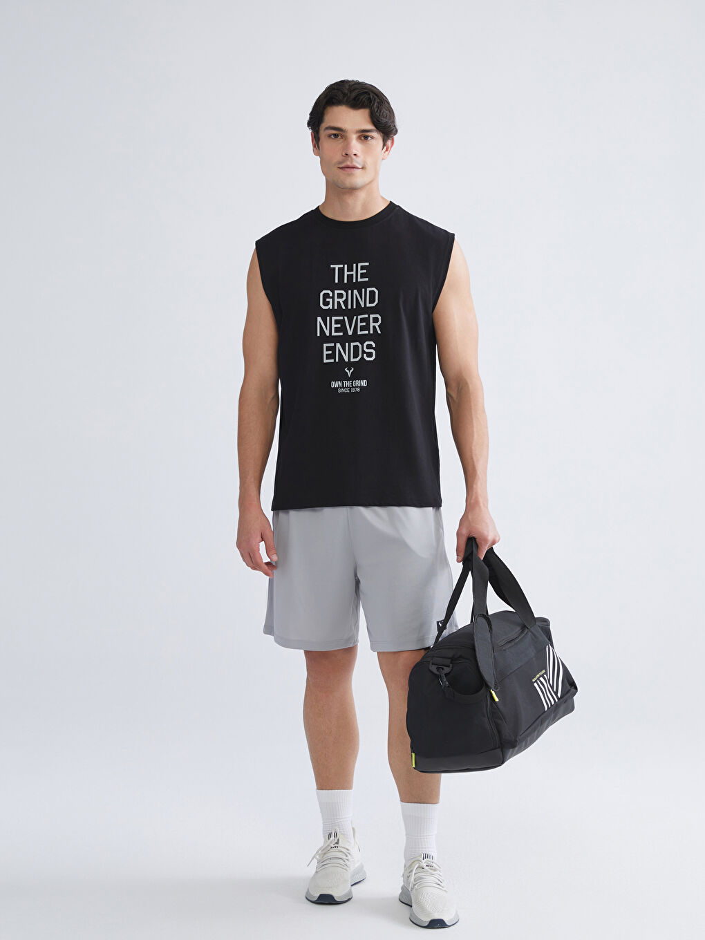 Siyah Bisiklet Yaka Baskılı Erkek Kolsuz Tişört-1