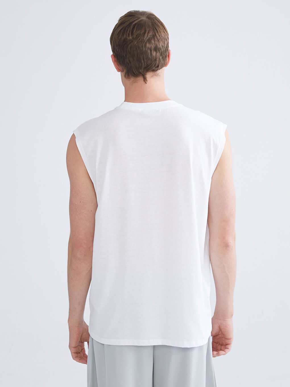 Beyaz Bisiklet Yaka Baskılı Erkek Kolsuz Tişört-3