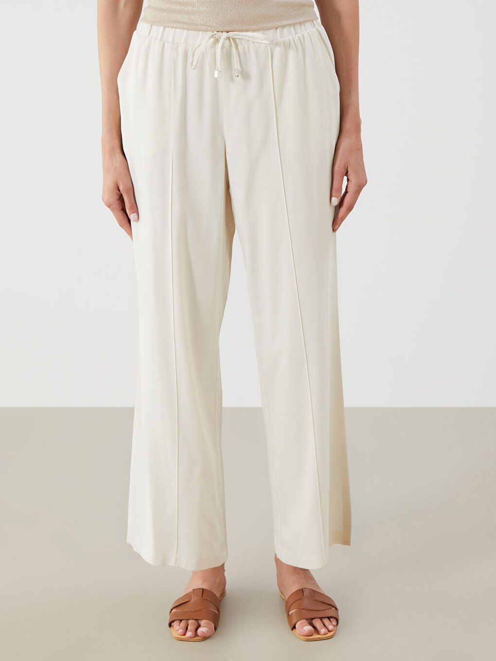 LCWAIKIKI Classic Elastic Waist Wide Leg Women's Trousers -S5RI20Z8-ZK9