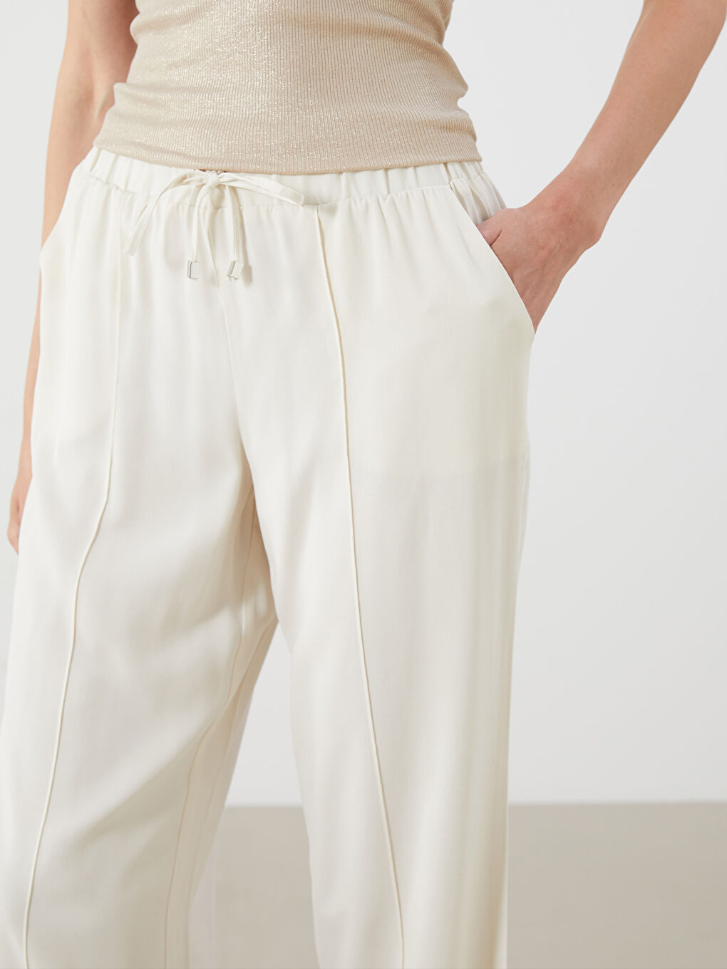 LCWAIKIKI Classic Elastic Waist Wide Leg Women's Trousers -S5RI20Z8-ZK9