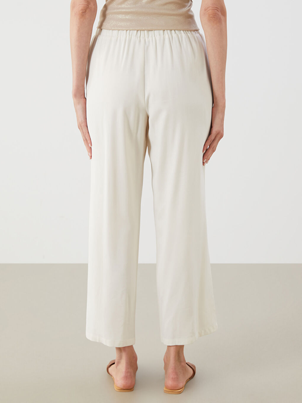 LCWAIKIKI Classic Elastic Waist Wide Leg Women's Trousers -S5RI20Z8-ZK9