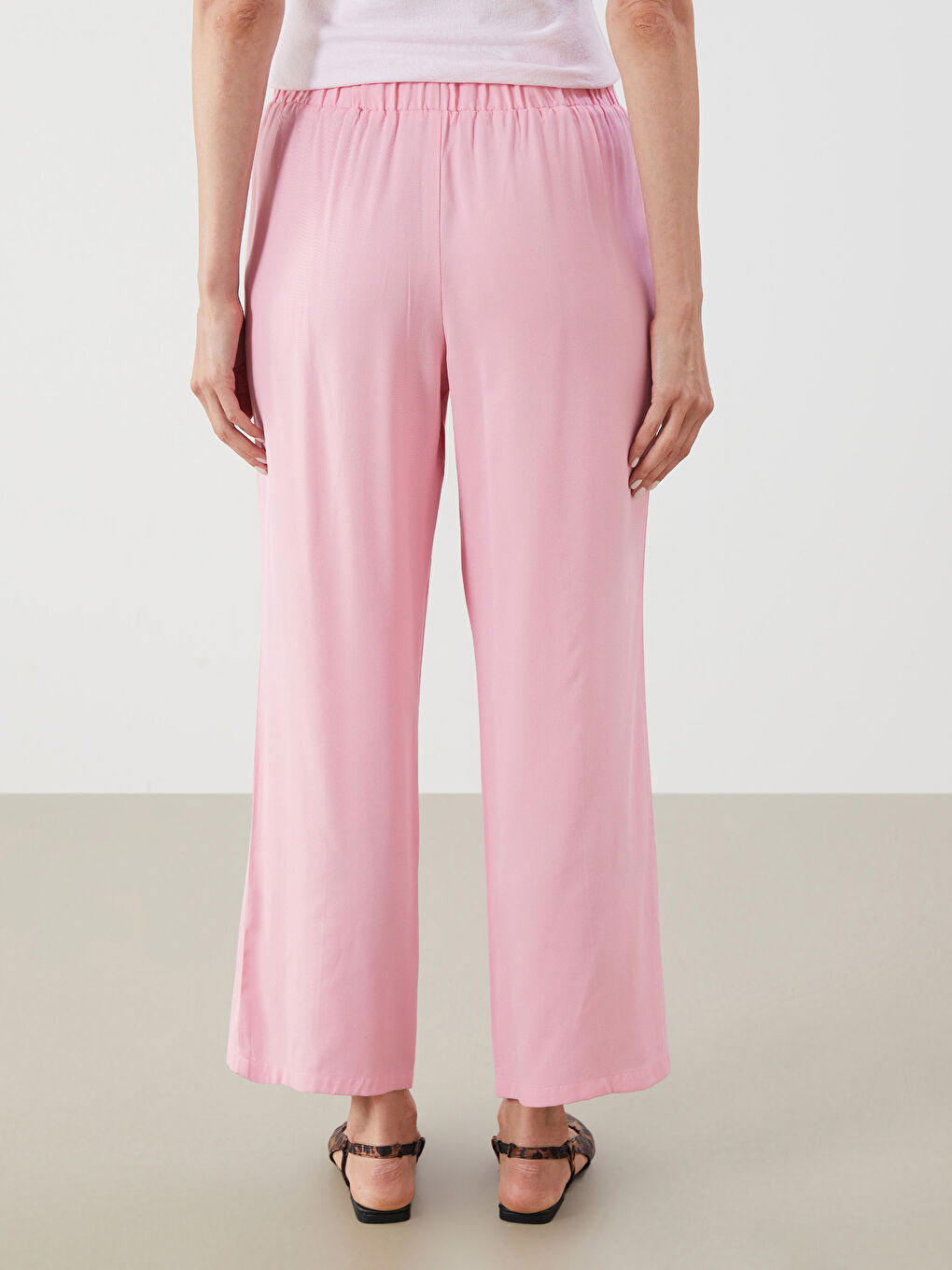 LCWAIKIKI Classic Elastic Waist Wide Leg Women's Trousers -S5RI20Z8-ZN6