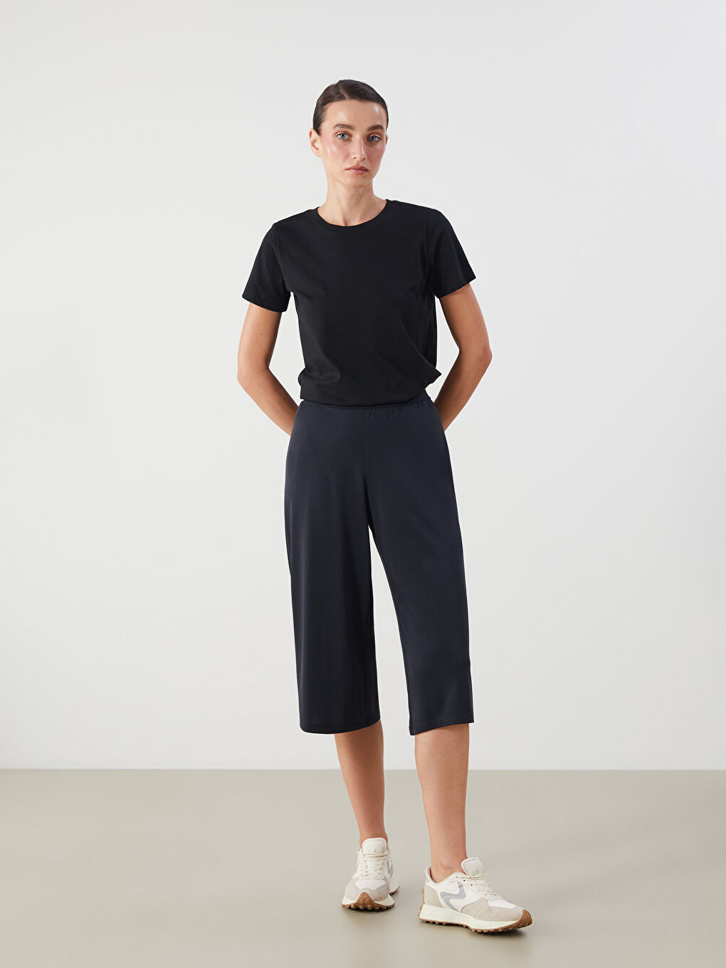 Siyah Beli Lastikli Modal Karışımlı Kadın Kapri