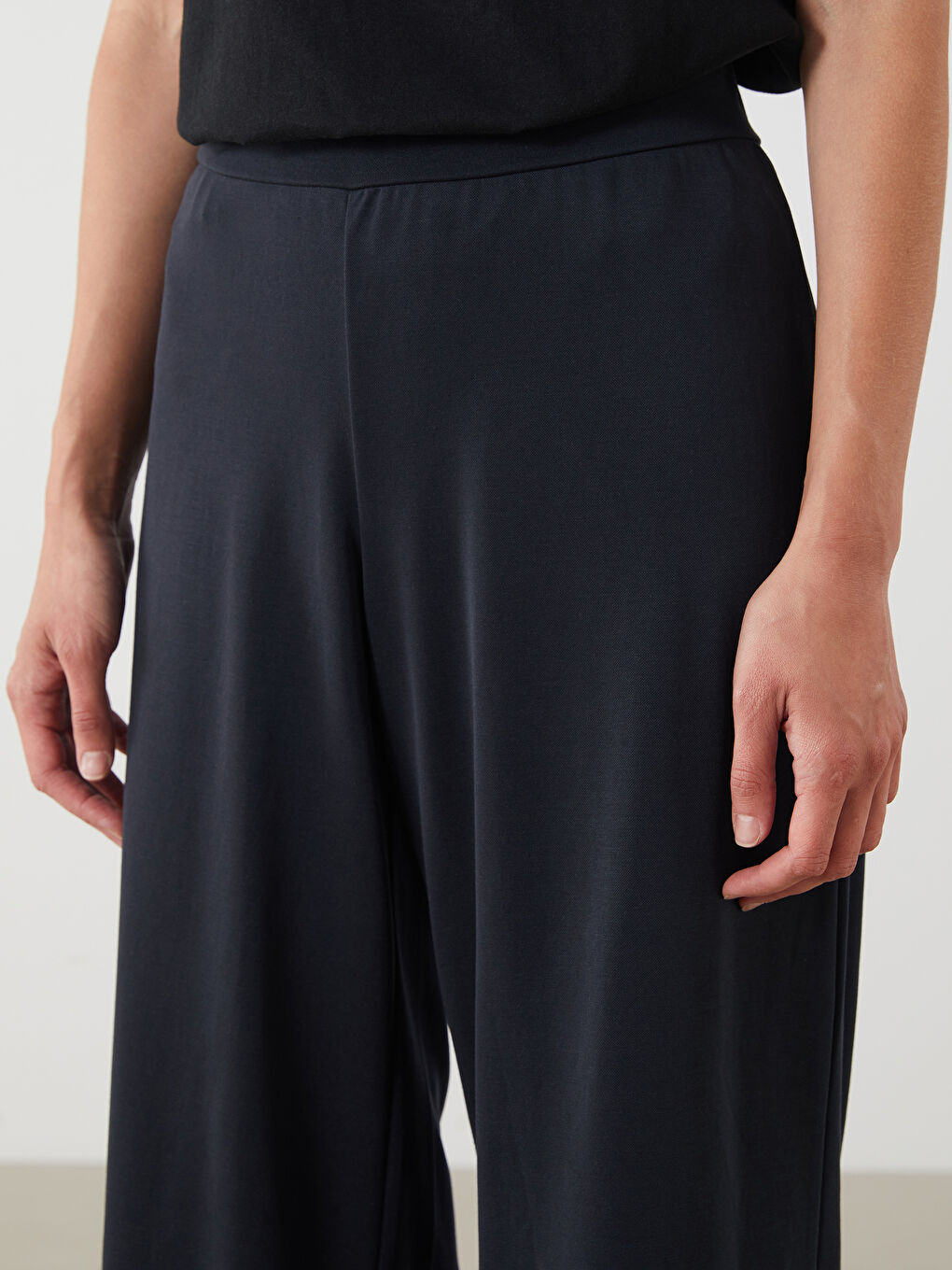 Siyah Beli Lastikli Modal Karışımlı Kadın Kapri-2