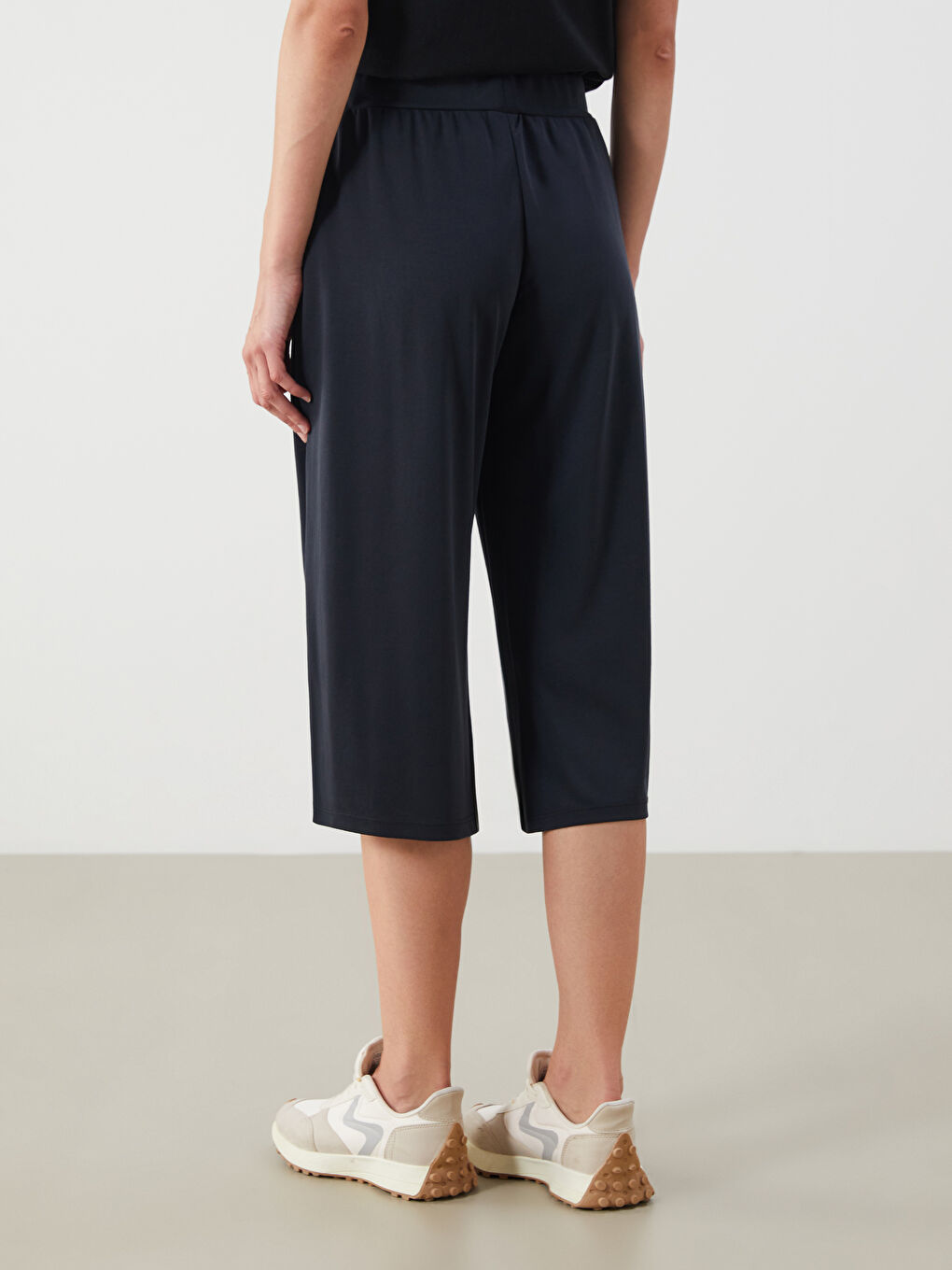 Siyah Beli Lastikli Modal Karışımlı Kadın Kapri-3