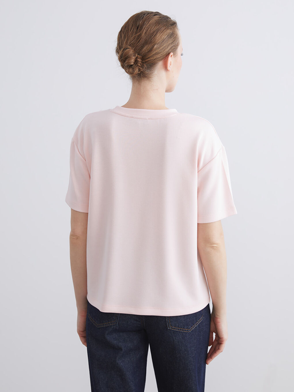 Pembe Bisiklet Yaka Gül İşlemeli Kadın Tişört-3