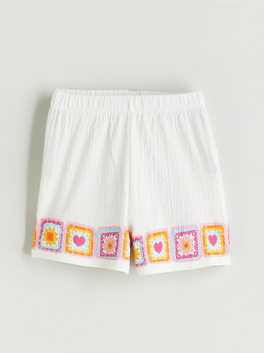 Beyaz Beli Lastikli Desenli Kadın Şort