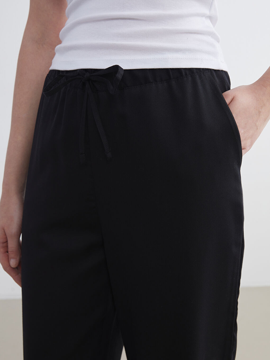 Siyah Beli Lastikli Havuç Kesim Kadın Pantolon-2