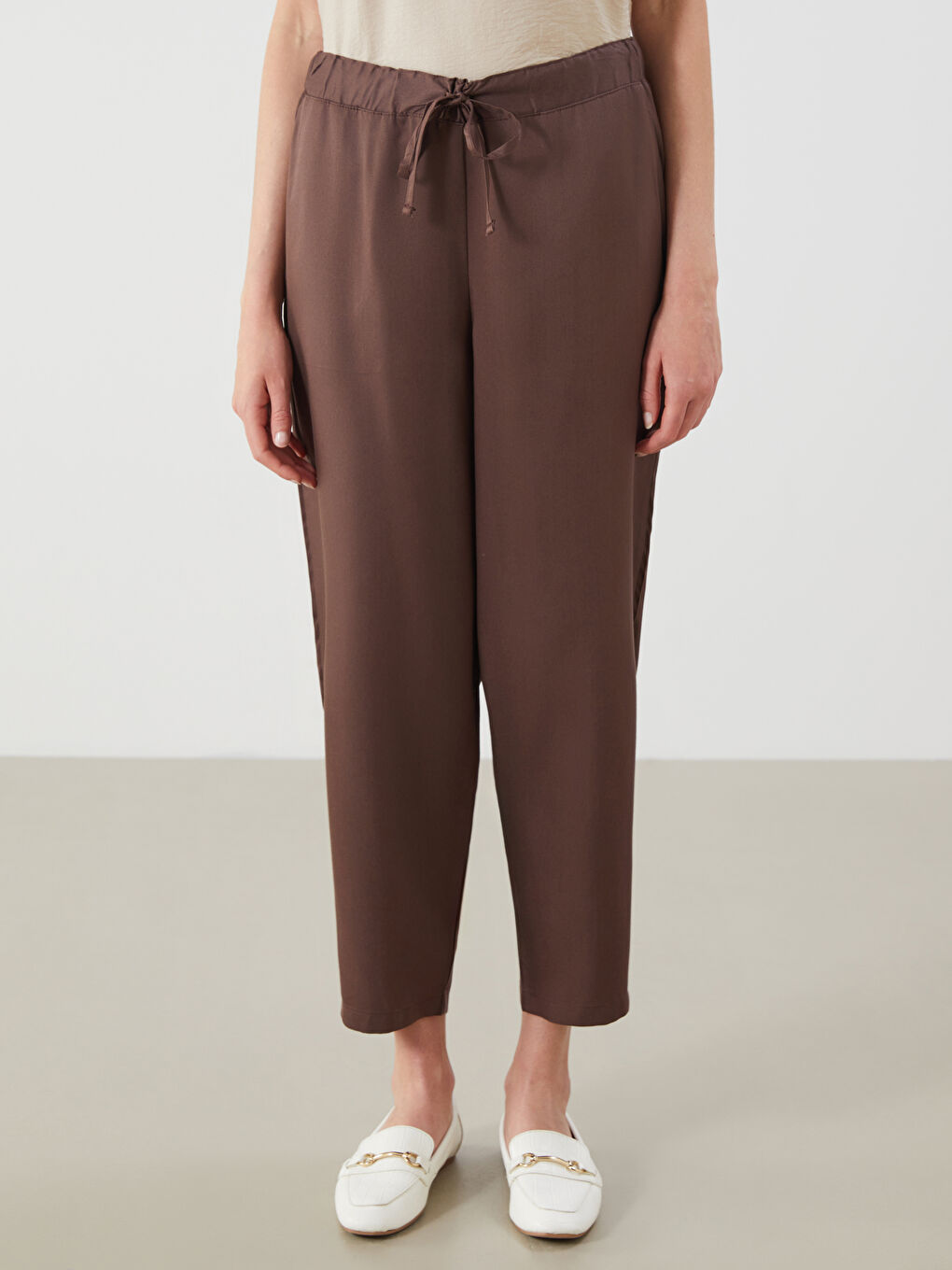 Kahverengi Beli Lastikli Havuç Kesim Kadın Pantolon-1