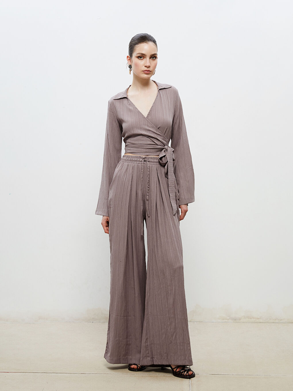 Mürdüm Kruvaze Yaka Dokulu Crop Bluz-1