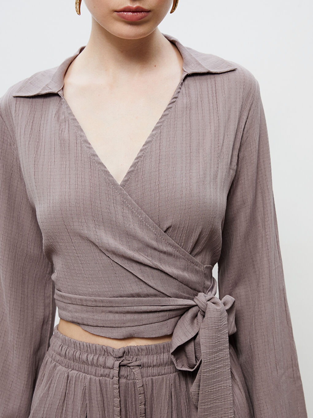 Mürdüm Kruvaze Yaka Dokulu Crop Bluz-2