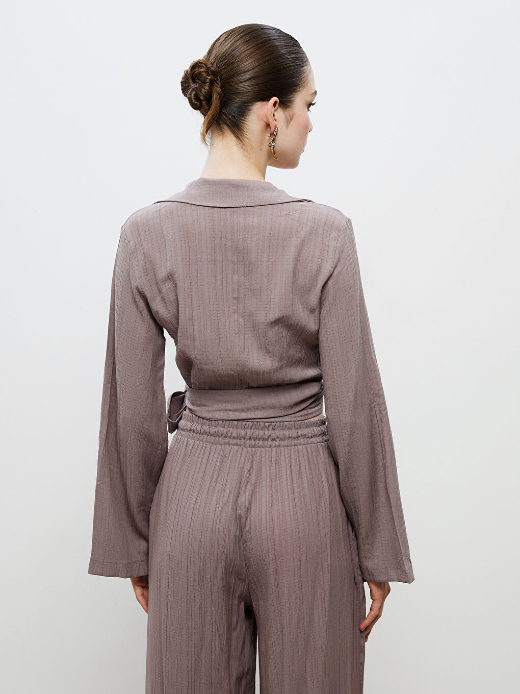 Mürdüm Kruvaze Yaka Dokulu Crop Bluz-3