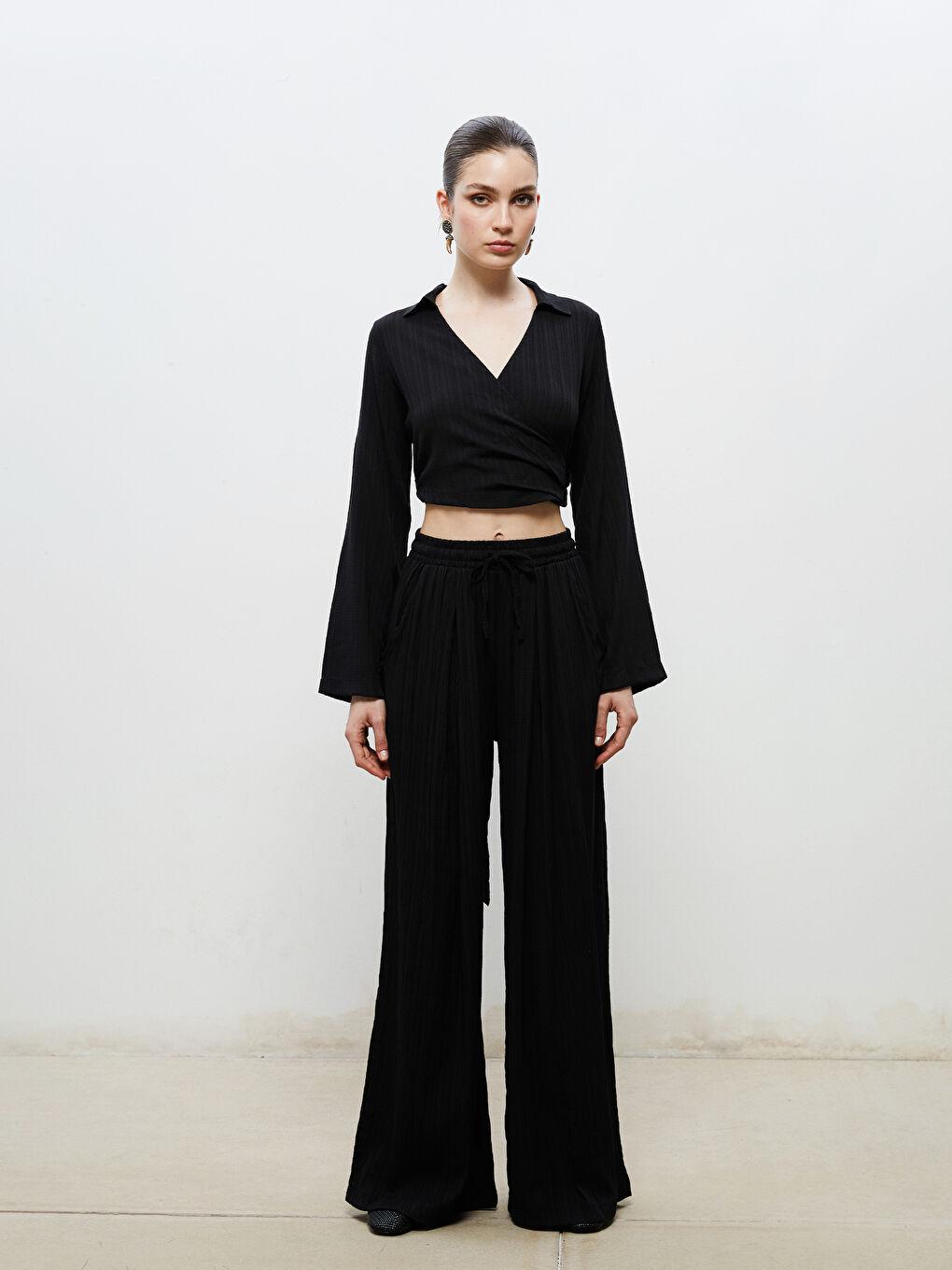 Siyah Beli Lastikli Dokulu Kadın Pileli Pantolon