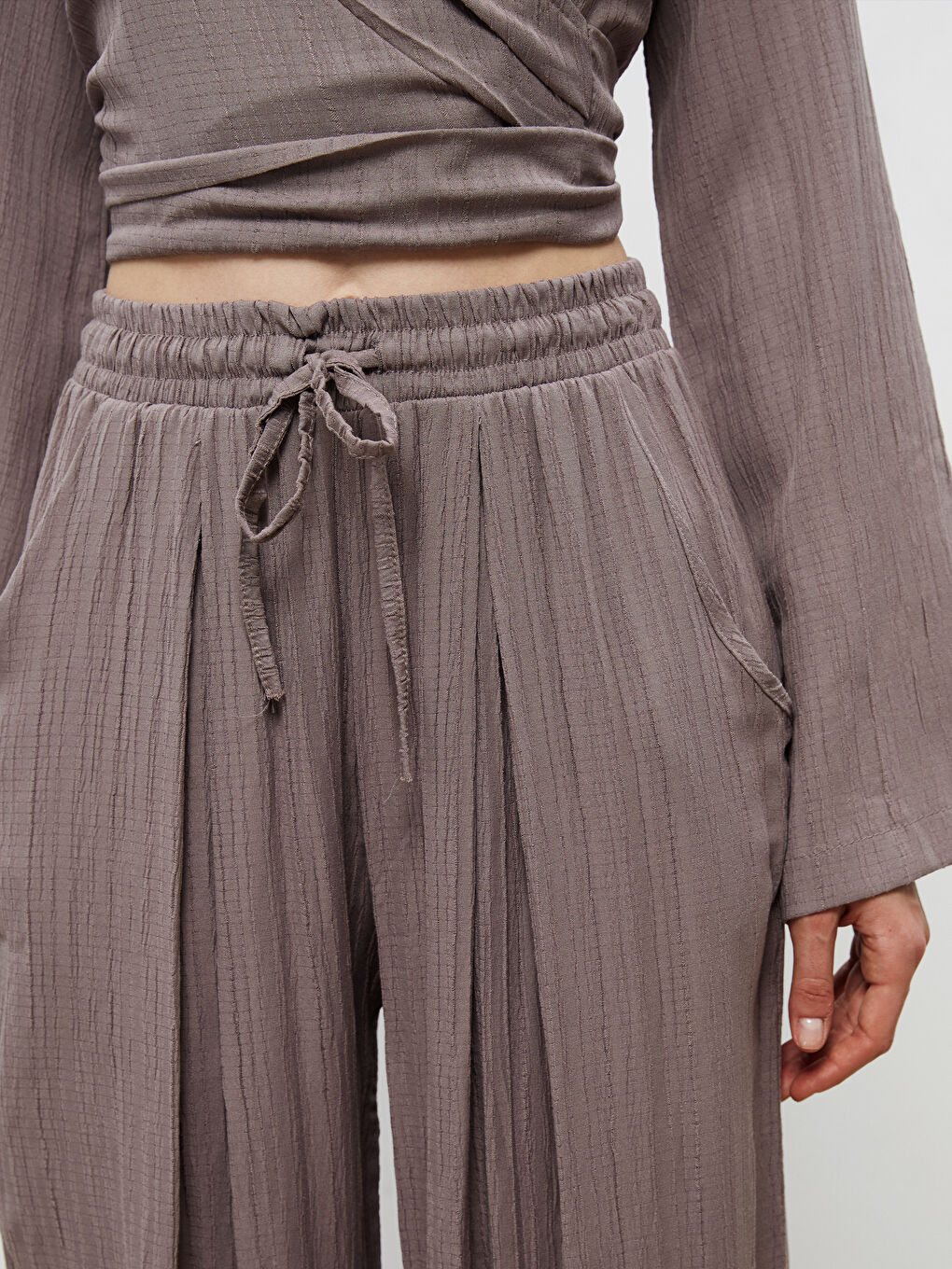 Mürdüm Beli Lastikli Dokulu Kadın Pileli Pantolon-2