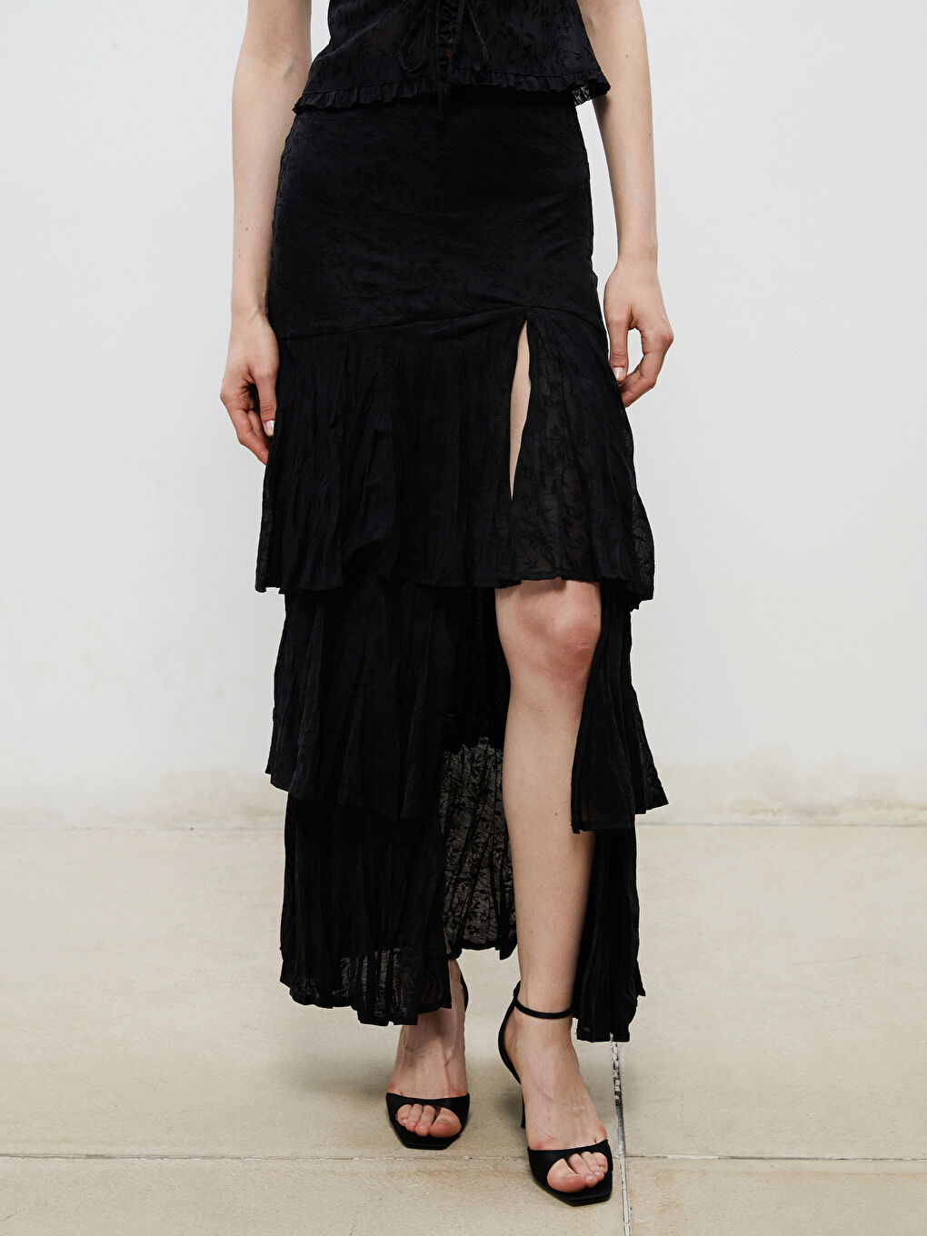 Siyah Beli Fermuarlı Desenli Fırfırlı Katkat Etek-1