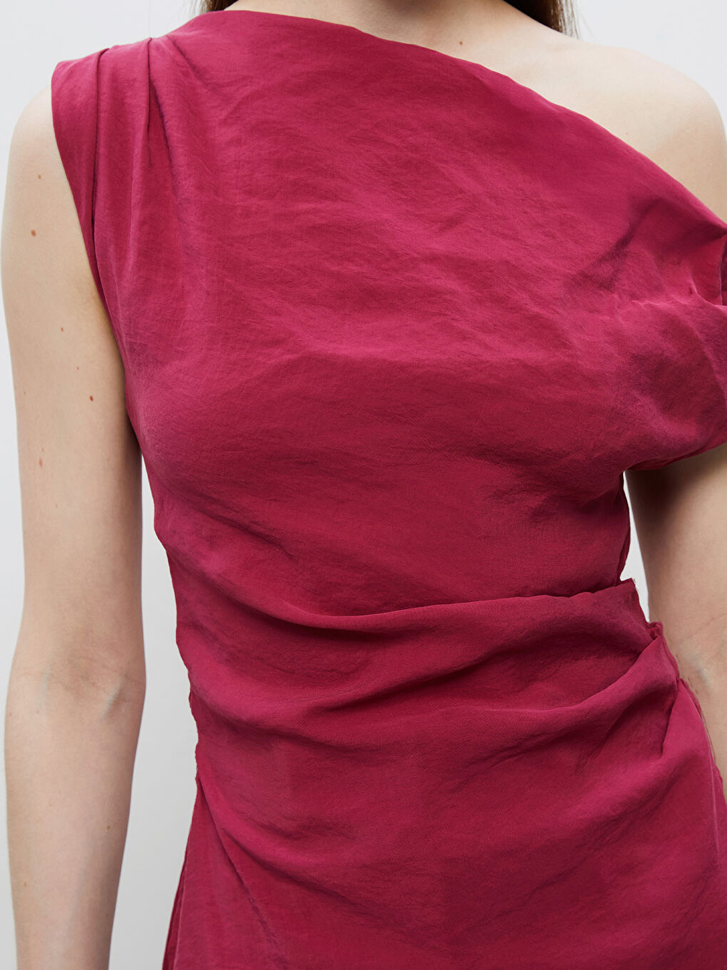 Bordo Kayık Yaka Büzgülü Asimetrik Kesim Bluz-2