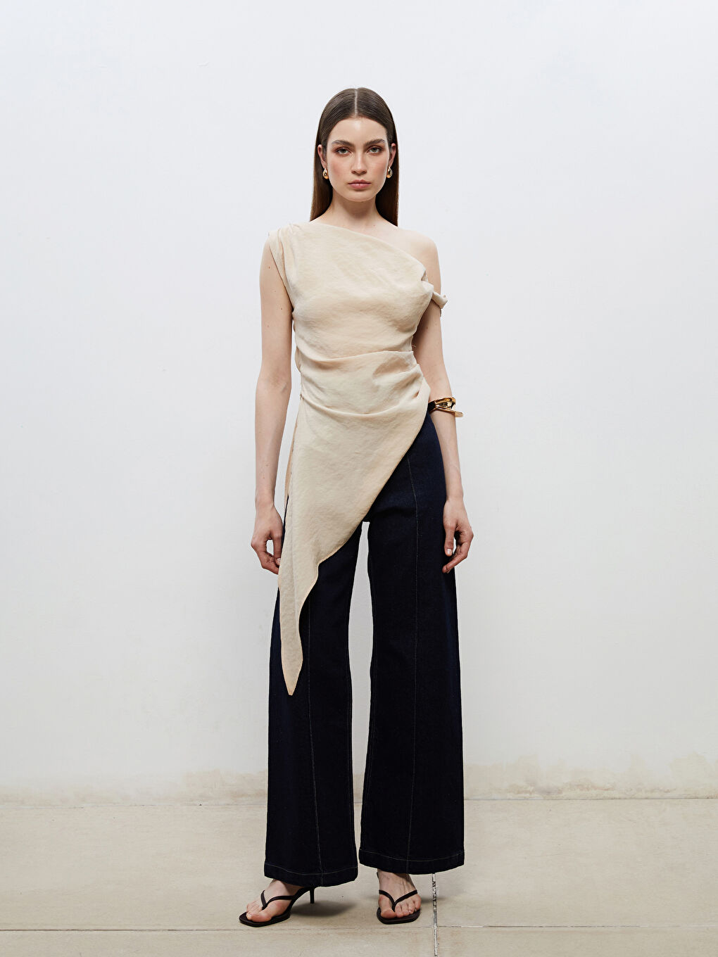 Bej Kayık Yaka Büzgülü Asimetrik Kesim Bluz-1