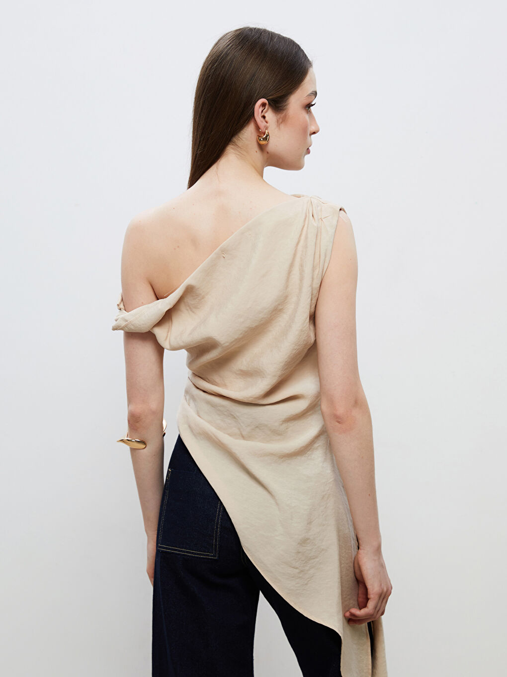 Bej Kayık Yaka Büzgülü Asimetrik Kesim Bluz-3