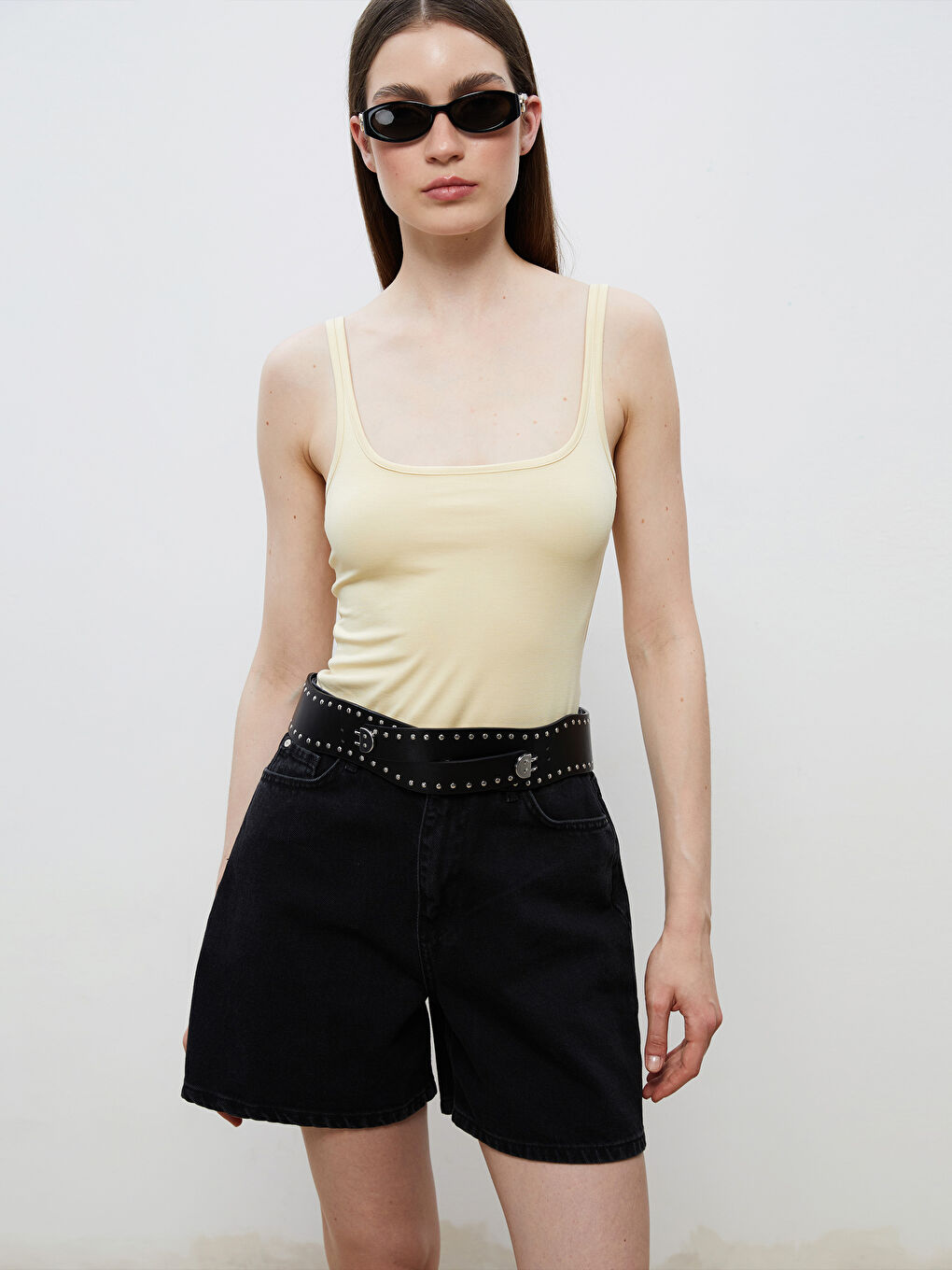 Sarı Kare Yaka Kadın Atlet