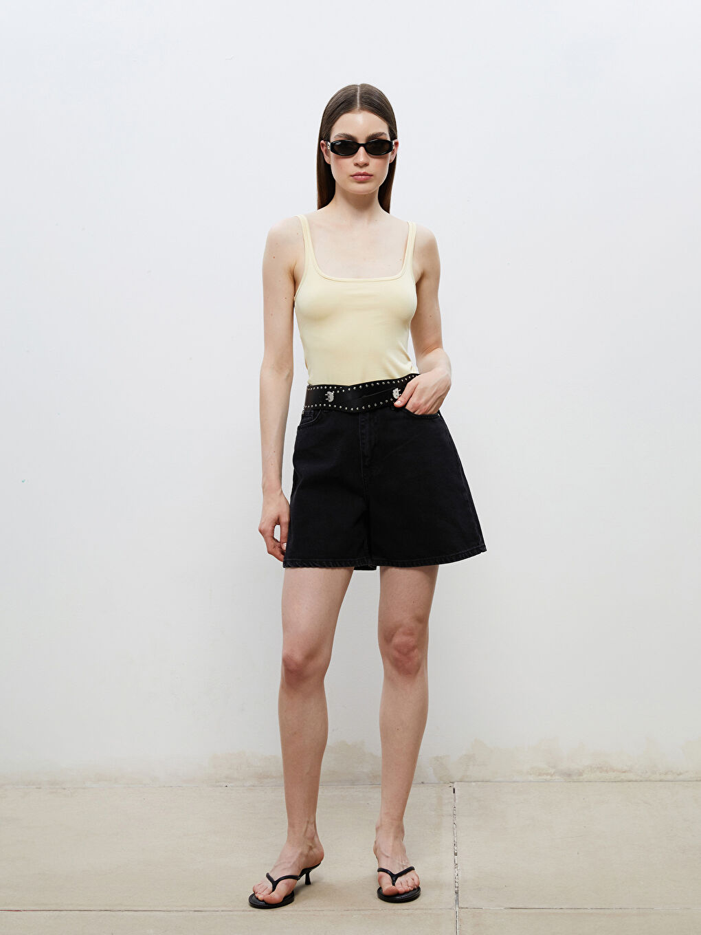 Sarı Kare Yaka Kadın Atlet-1