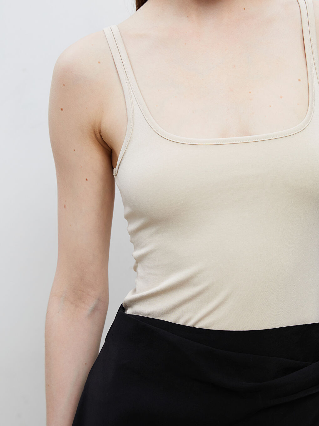 Bej Kare Yaka Kadın Atlet-2