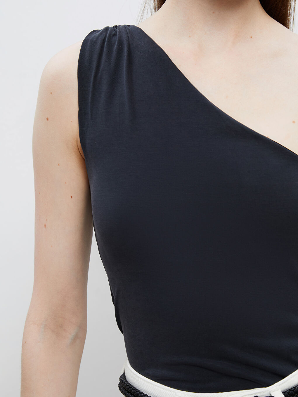 Siyah Tek Omuz Modal Karışımlı Bluz-2