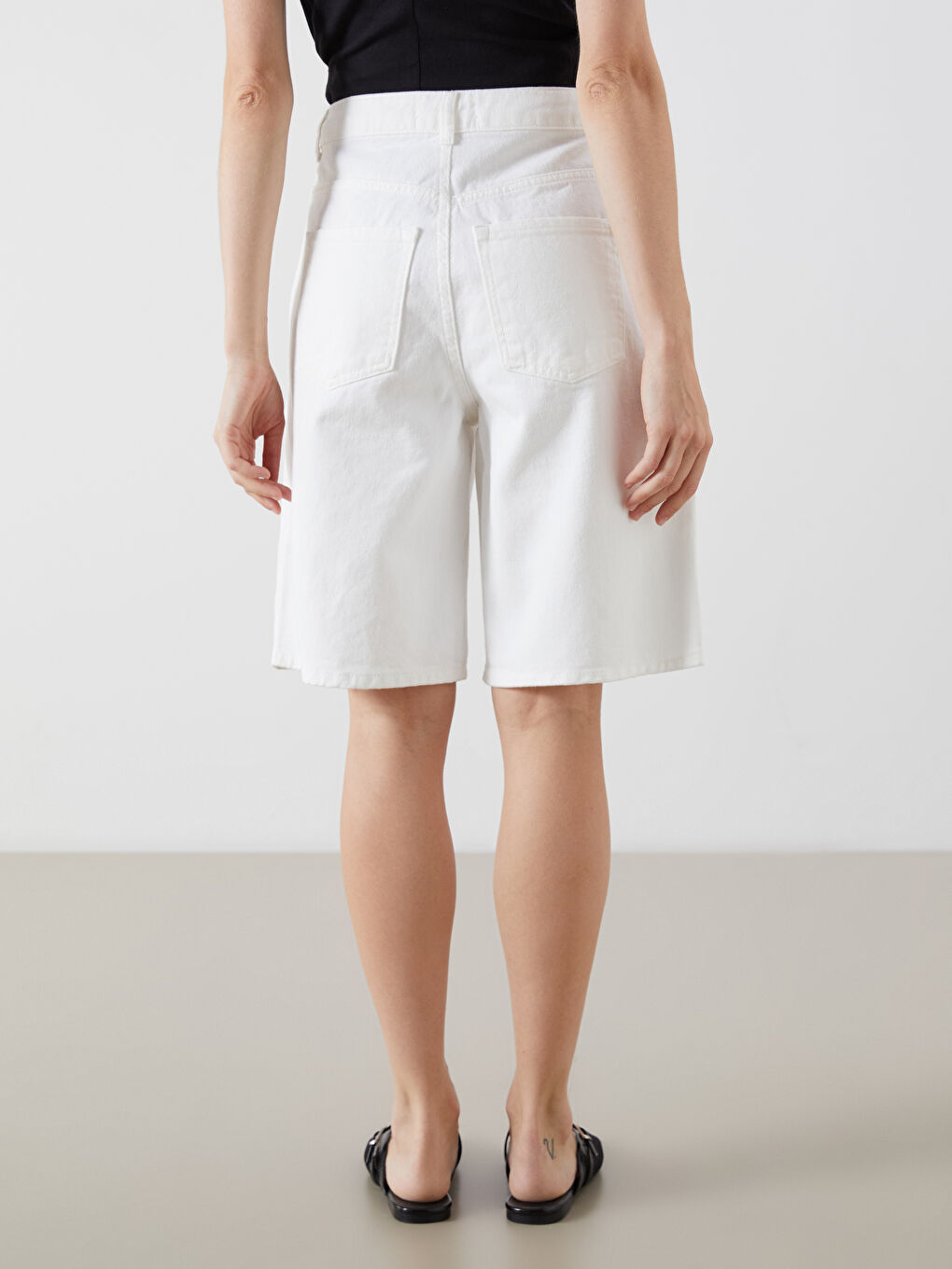 شورت جينز برمودا للسيدات-3