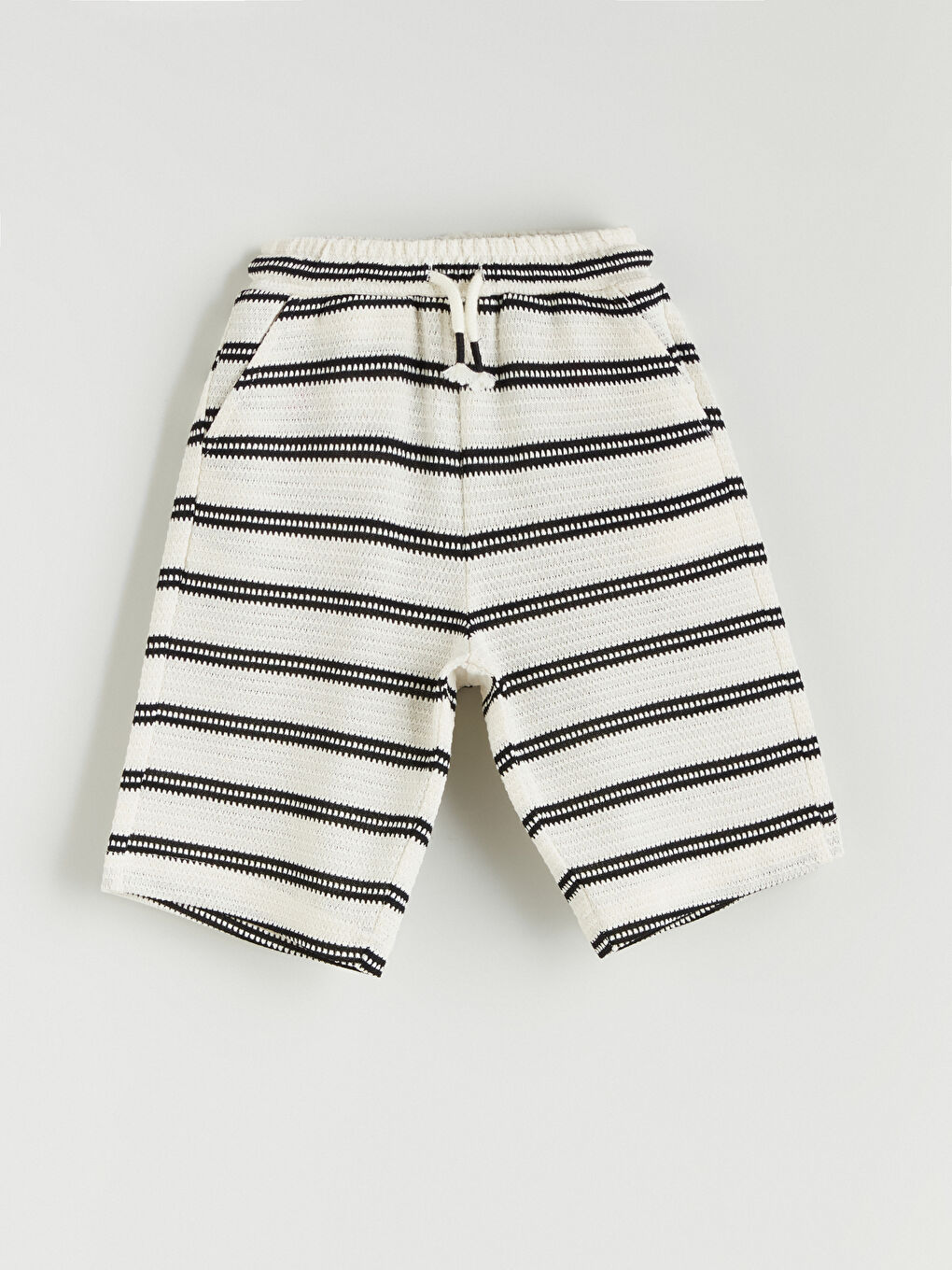 Siyah Beli Lastikli Çizgili Erkek Çocuk Şort