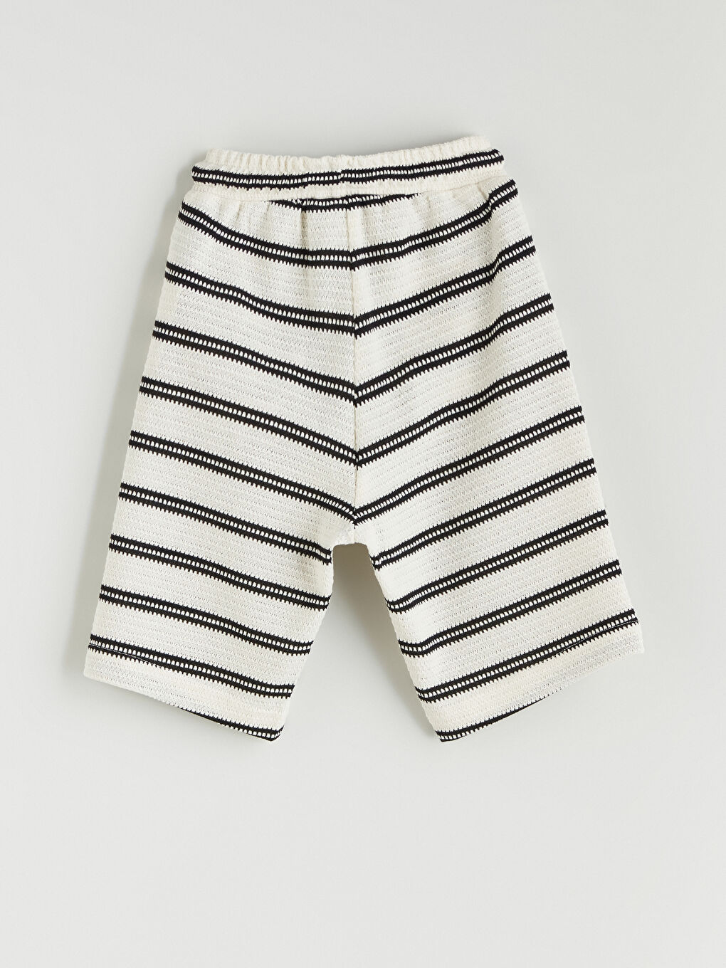 Siyah Beli Lastikli Çizgili Erkek Çocuk Şort-2