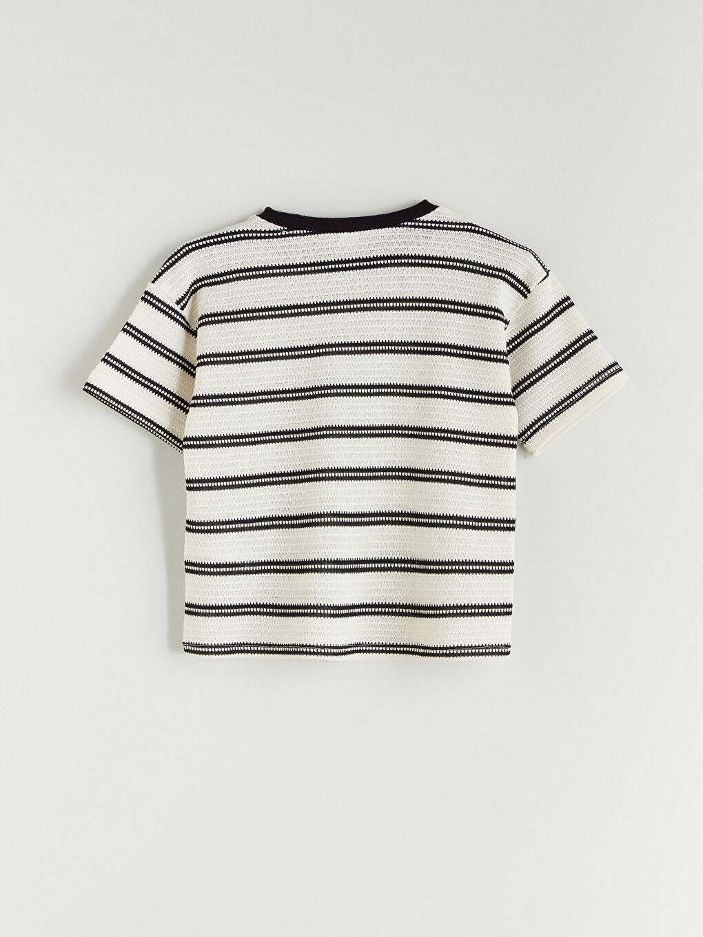 Siyah Bisiklet Yaka Çizgili Erkek Çocuk Tişört-2