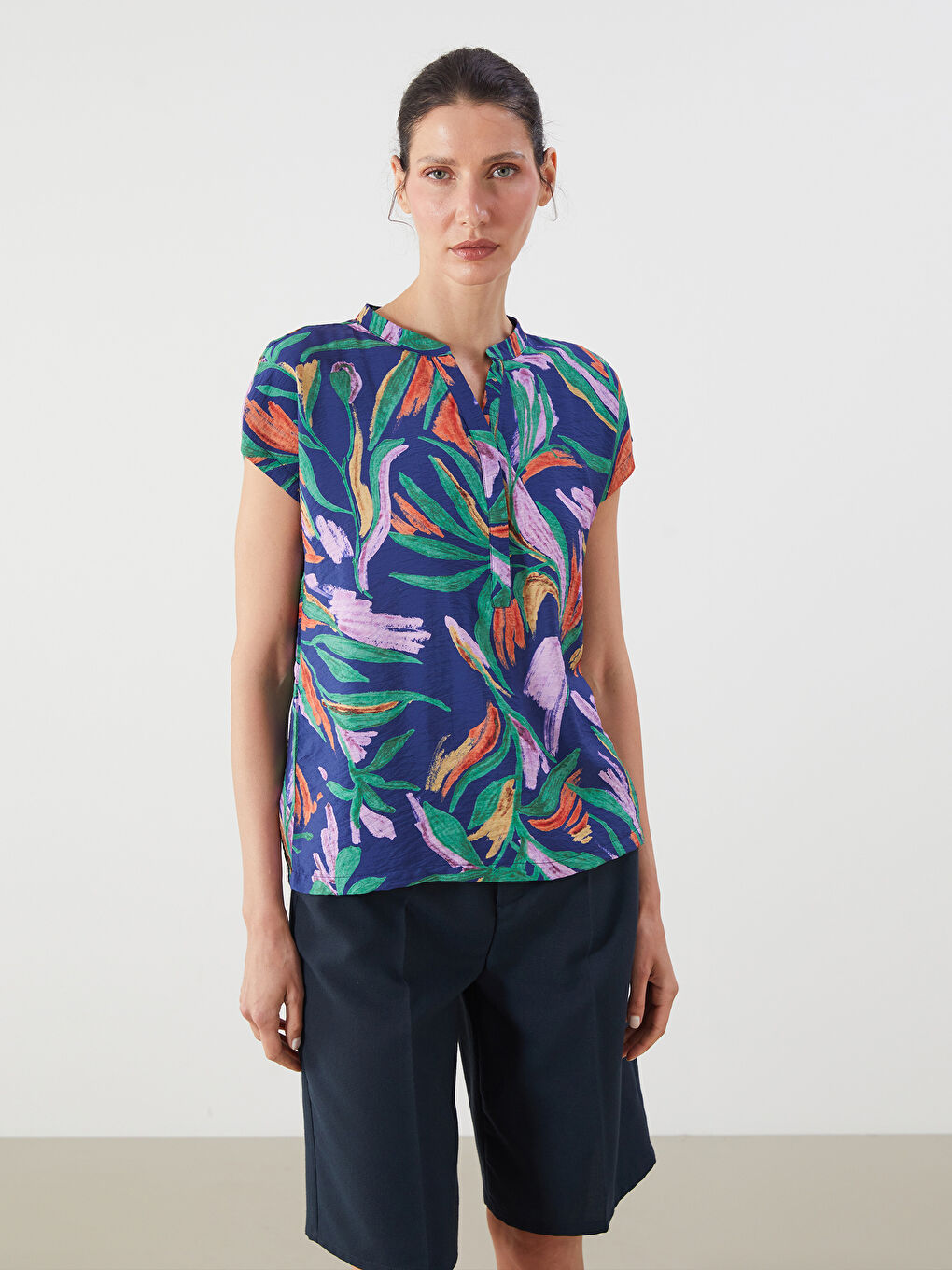 LCWAIKIKI Classic Notch Neck Patterned Blouse -S5RK79Z8-LSJ