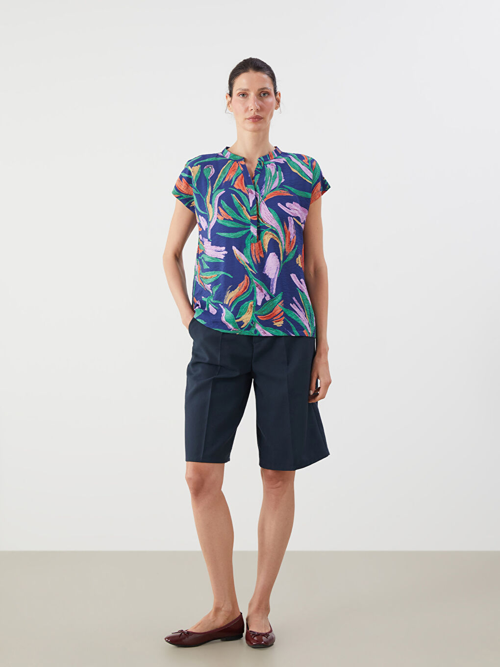 LCWAIKIKI Classic Notch Neck Patterned Blouse -S5RK79Z8-LSJ