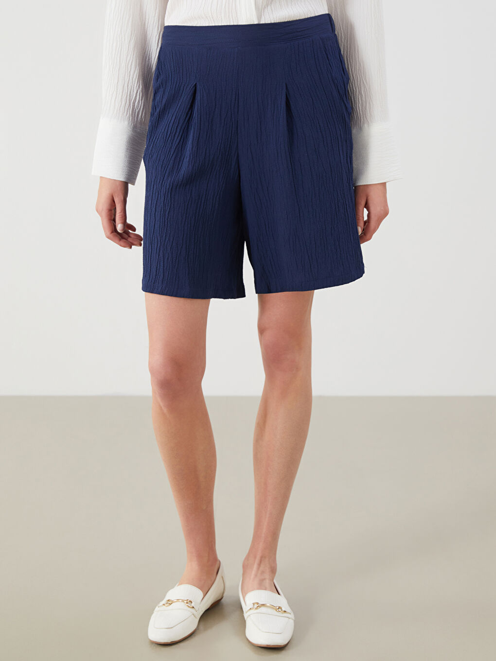 Lacivert Beli Lastikli Dokulu Kadın Şort-1