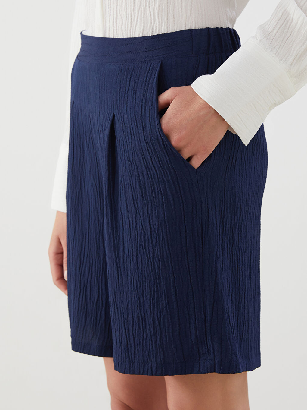 Lacivert Beli Lastikli Dokulu Kadın Şort-2