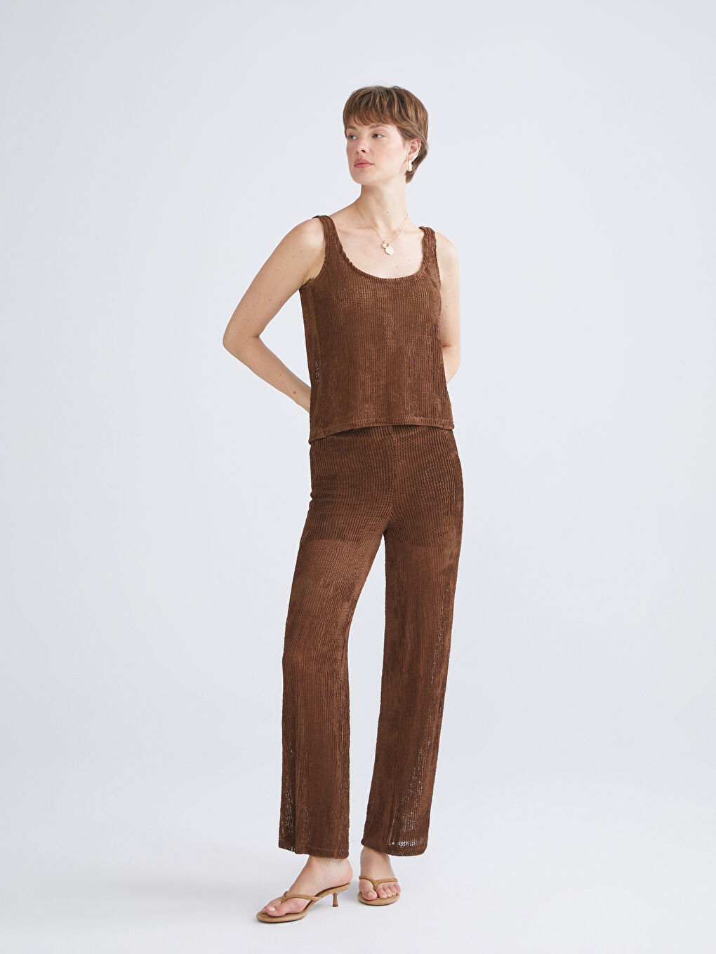 Kahverengi U Yaka Dokulu Crop-2