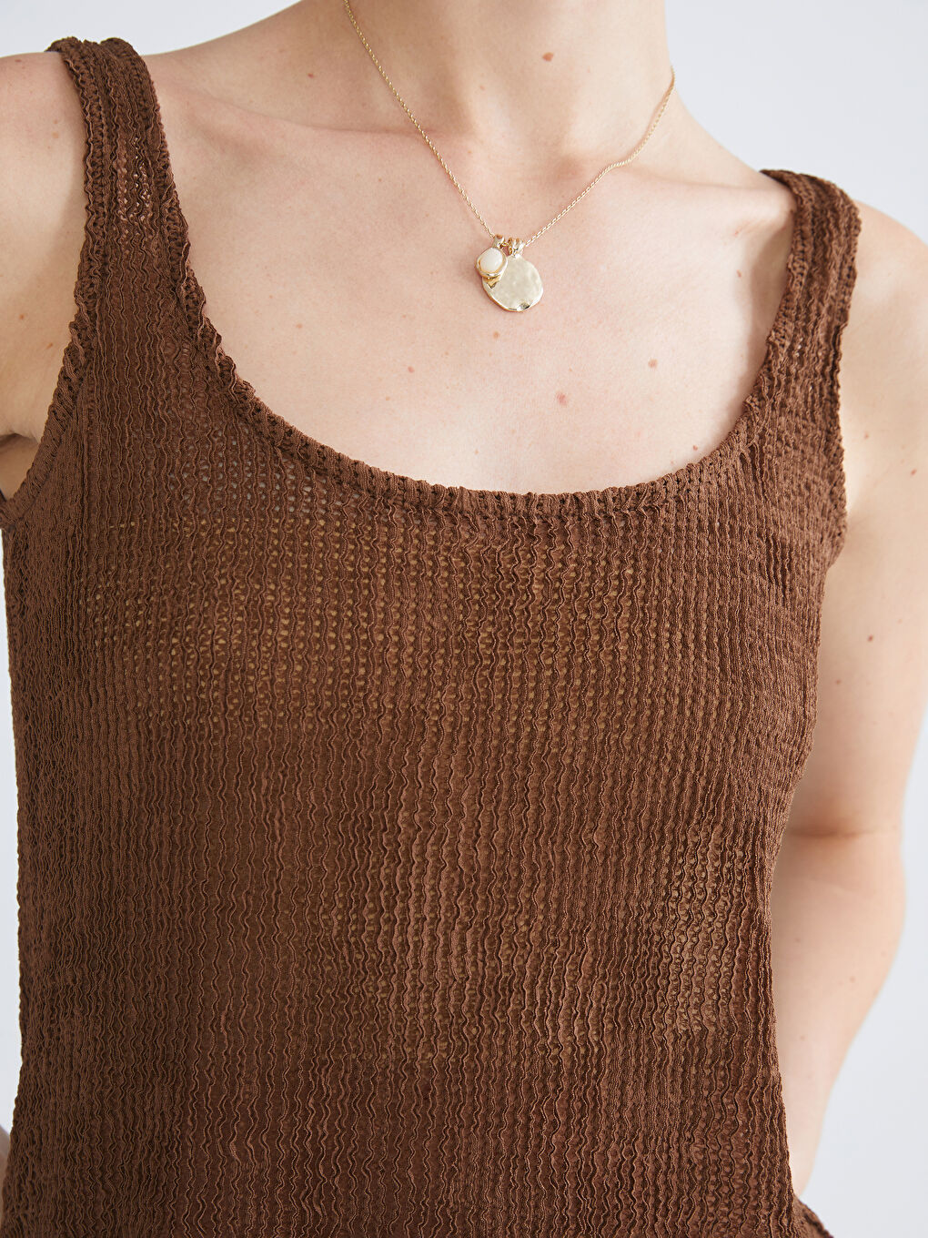 Kahverengi U Yaka Dokulu Crop-4