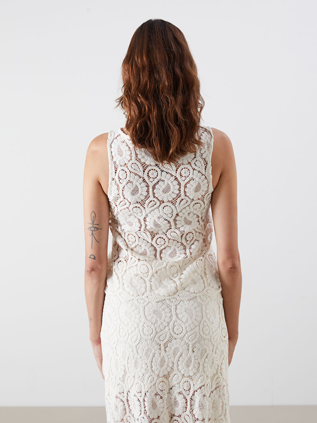 Ekru Bisiklet Yaka Kroşe Kadın Atlet-3