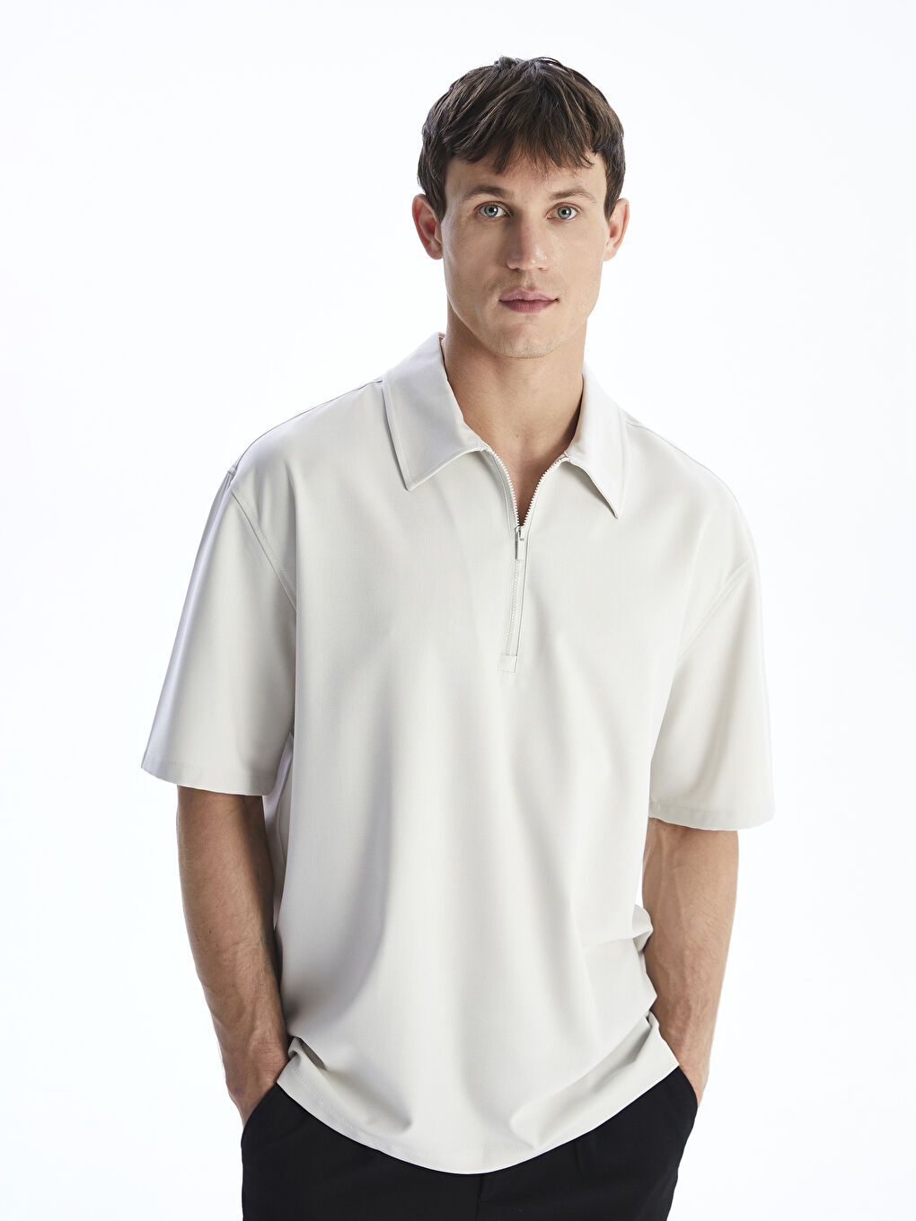 قميص رجالي بكم قصير بقصة عادية