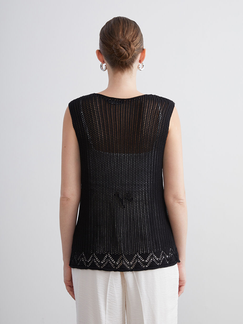 Siyah V Yaka Ajurlu Kadın Triko Yelek-3