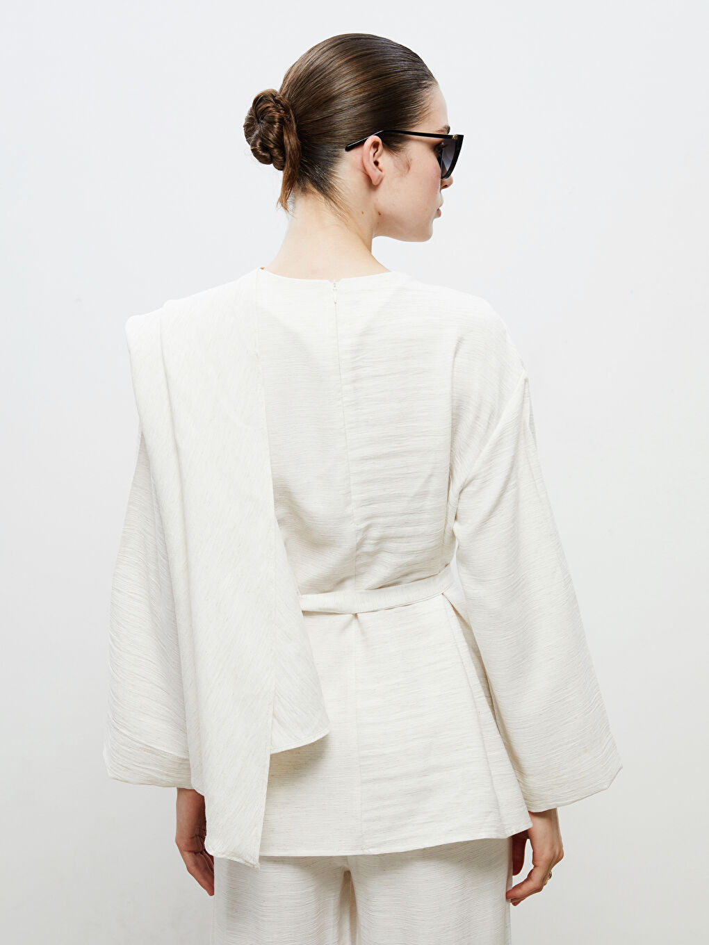 Bej Dökümlü Yaka Keten Görünümlü Bluz-3