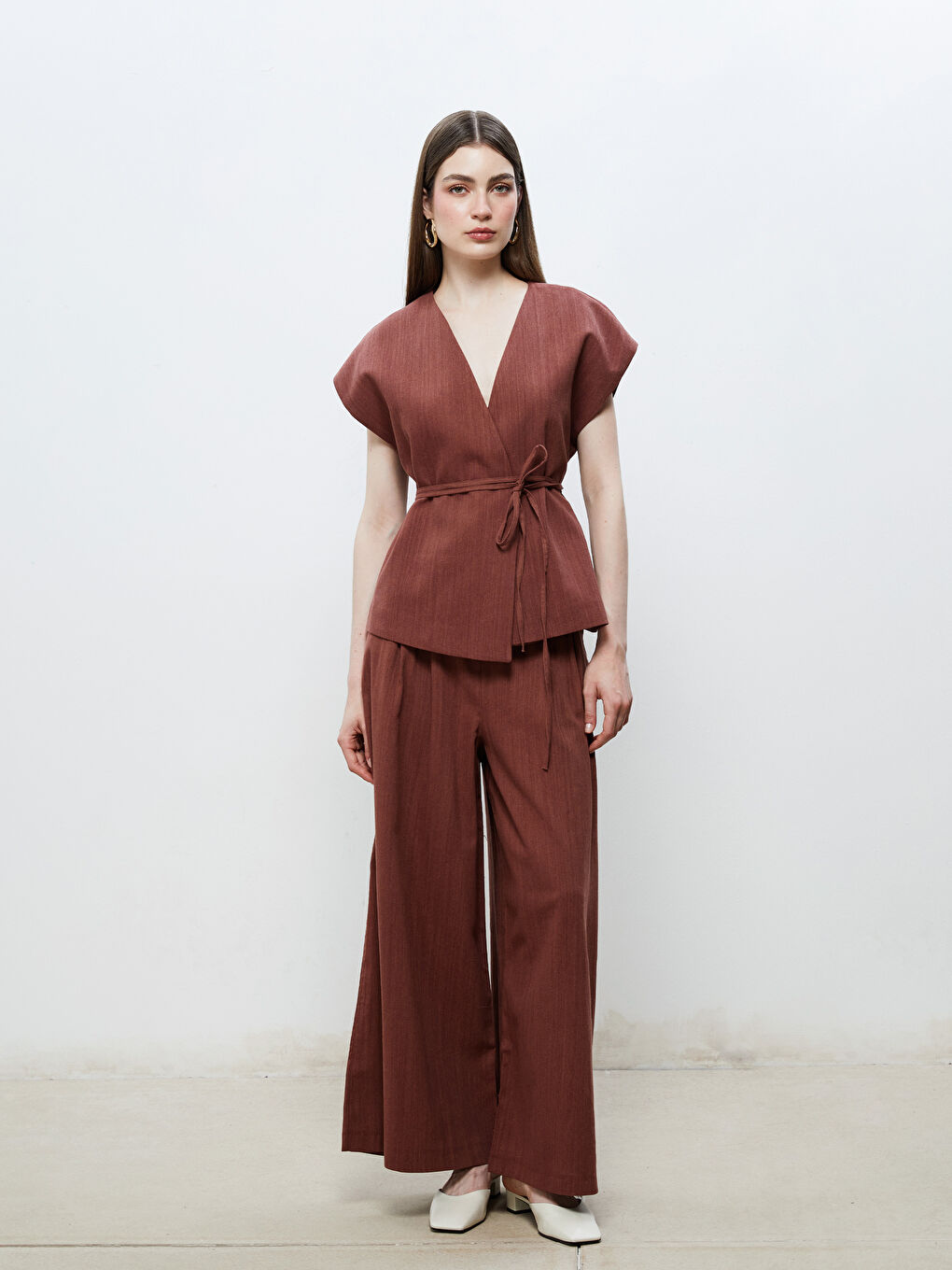 Kahverengi Kruvaze Yaka Keten Görünümlü Bluz-1