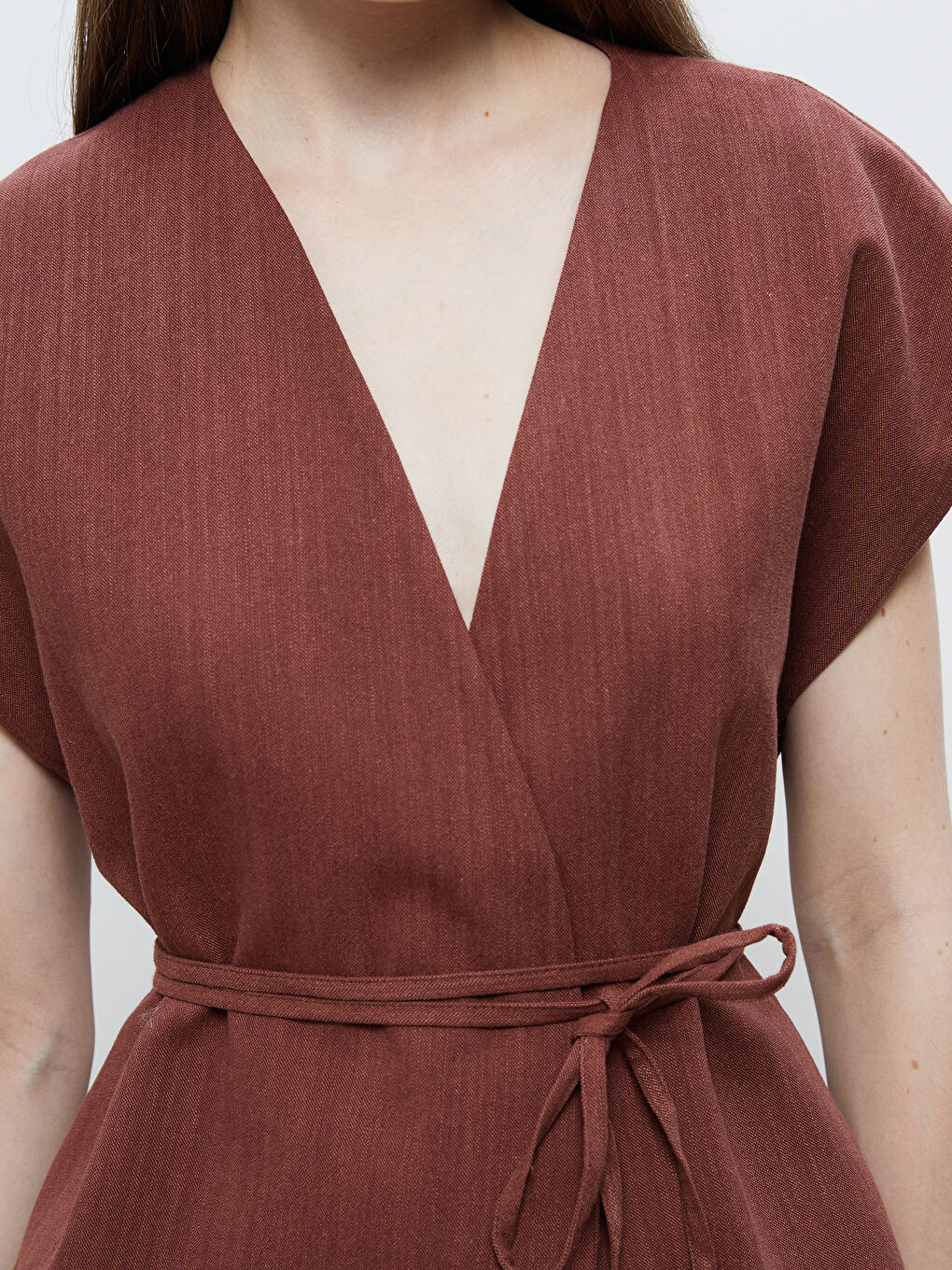 Kahverengi Kruvaze Yaka Keten Görünümlü Bluz-2