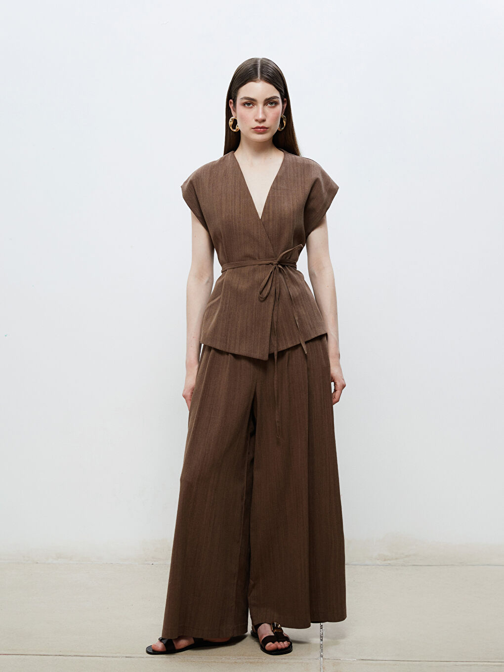 Kahverengi Kruvaze Yaka Keten Görünümlü Bluz-1