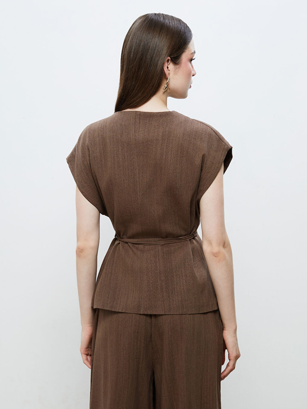 Kahverengi Kruvaze Yaka Keten Görünümlü Bluz-3