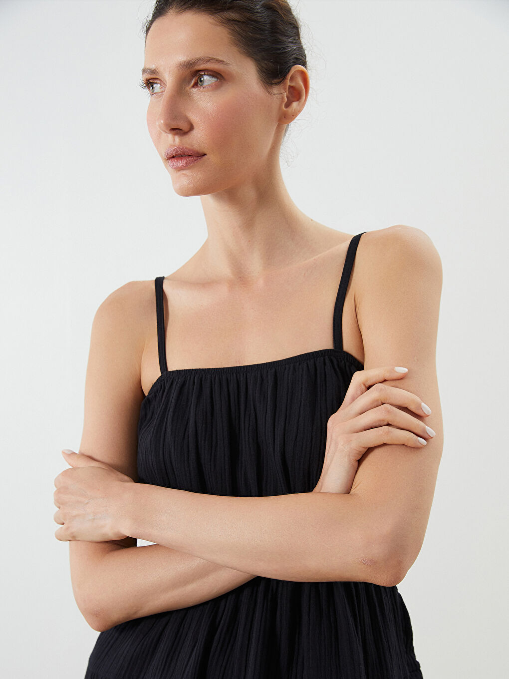 Siyah Kare Yaka Dokulu Katkat Mini Elbise-2