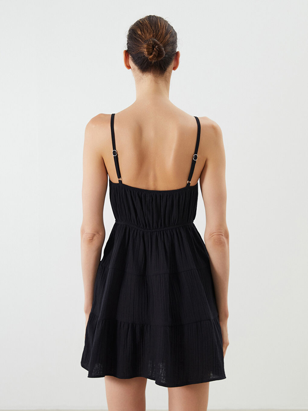 Siyah Kare Yaka Dokulu Katkat Mini Elbise-3